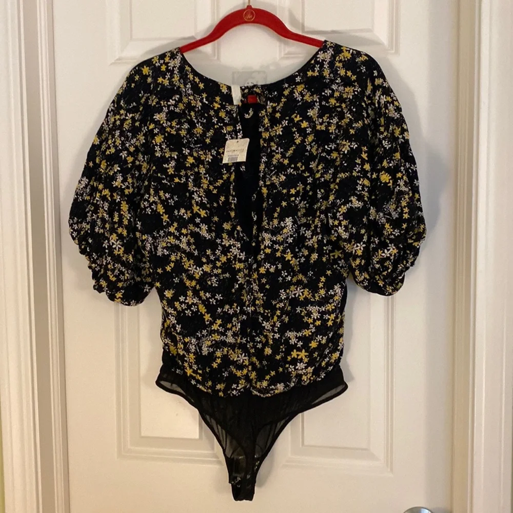 Free People NWT sz small intimately black/yellow floral w puffy sleeves bodysuit - Picture 5 of 13